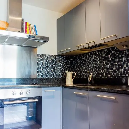 Apartamento Guestready - Fabulous 2 Bedroom Apartment With Balcony